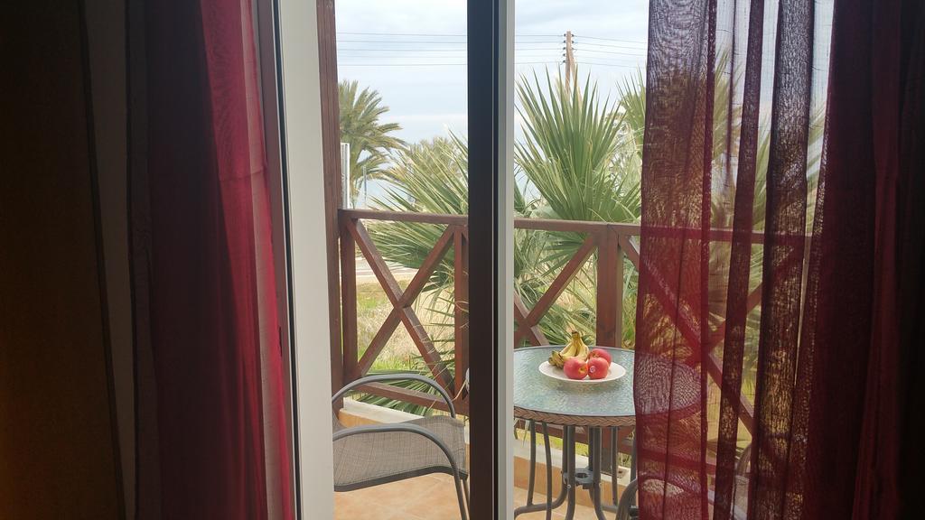 G&E Beach Apartments Полис Экстерьер фото